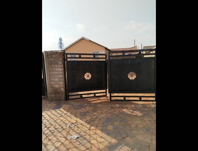 2 BEDROOM HOUSE FOR SALE IN PROTEA GLEN
